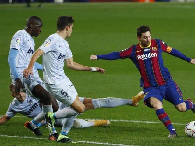 Soi kèo bóng đá Valencia vs Barcelona, 3/05/2021 - La Liga