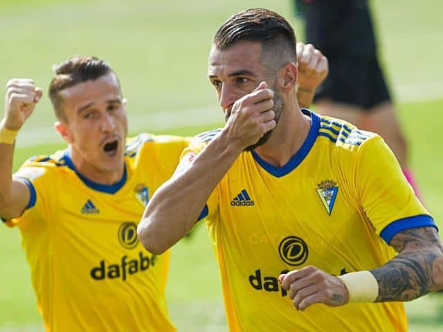 Soi kèo bóng đá Cadiz vs Huesca, 8/05/2021 - La Liga