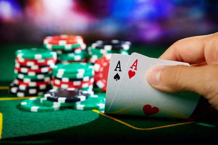 Học cách chơi và đánh bại người chia bài trong game bài Blackjack