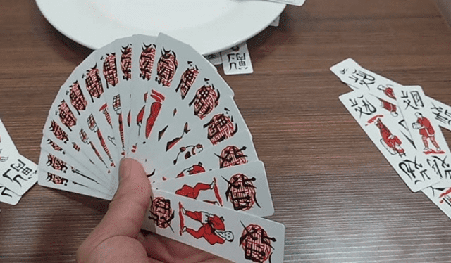 Cách cầm và xếp bài cho đúng thì chơi tổ tôm