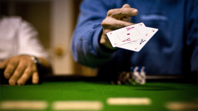Chơi Poker mà không biết thứ hạng của bộ tay bài thì người chơi sẽ thua cuộc
